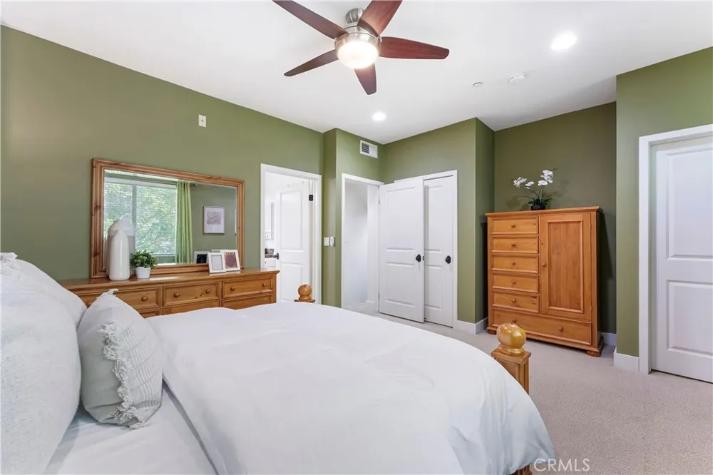 6300 Honolulu #207 La Crescenta, CA 91214