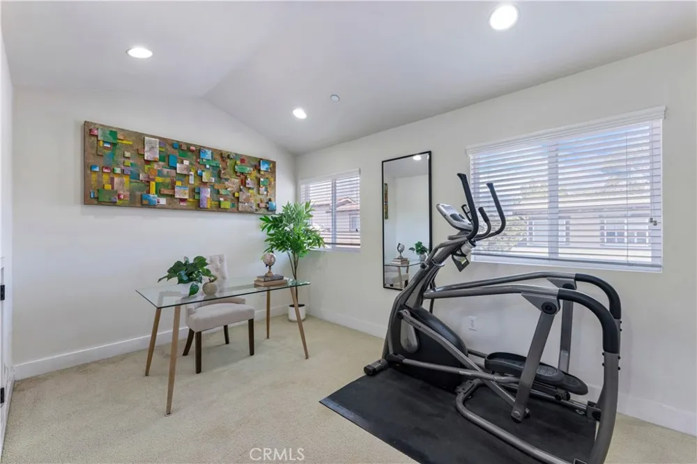 6300 Honolulu #207 La Crescenta, CA 91214
