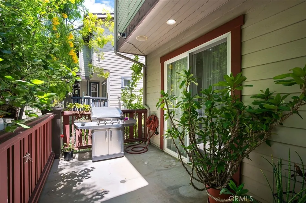 6300 Honolulu #207 La Crescenta, CA 91214