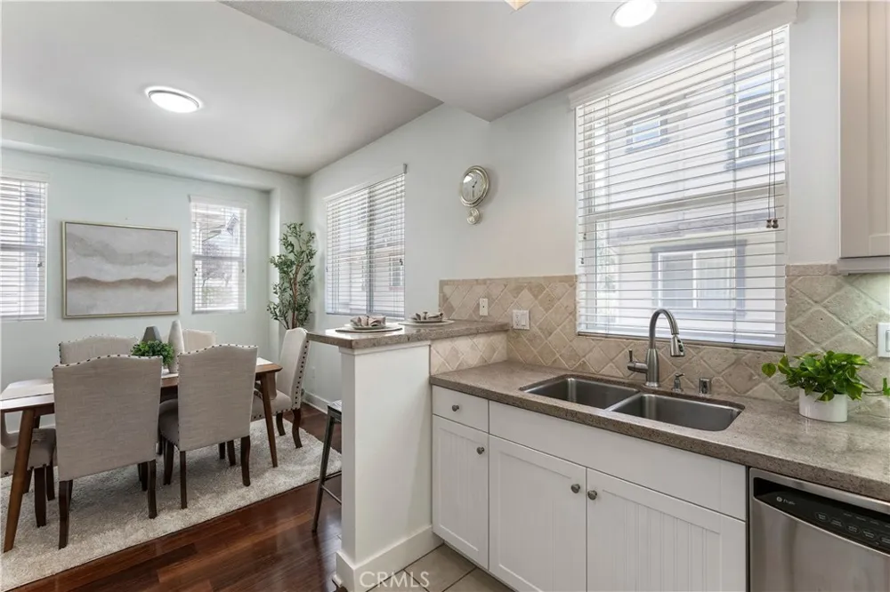 6300 Honolulu #207 La Crescenta, CA 91214