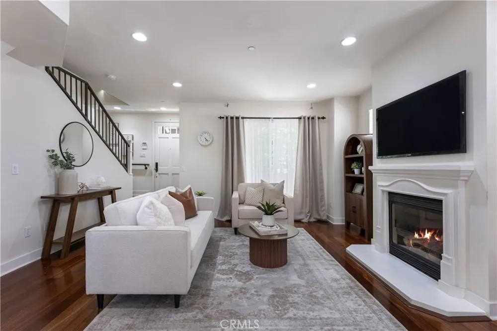 6300 Honolulu #207 La Crescenta, CA 91214