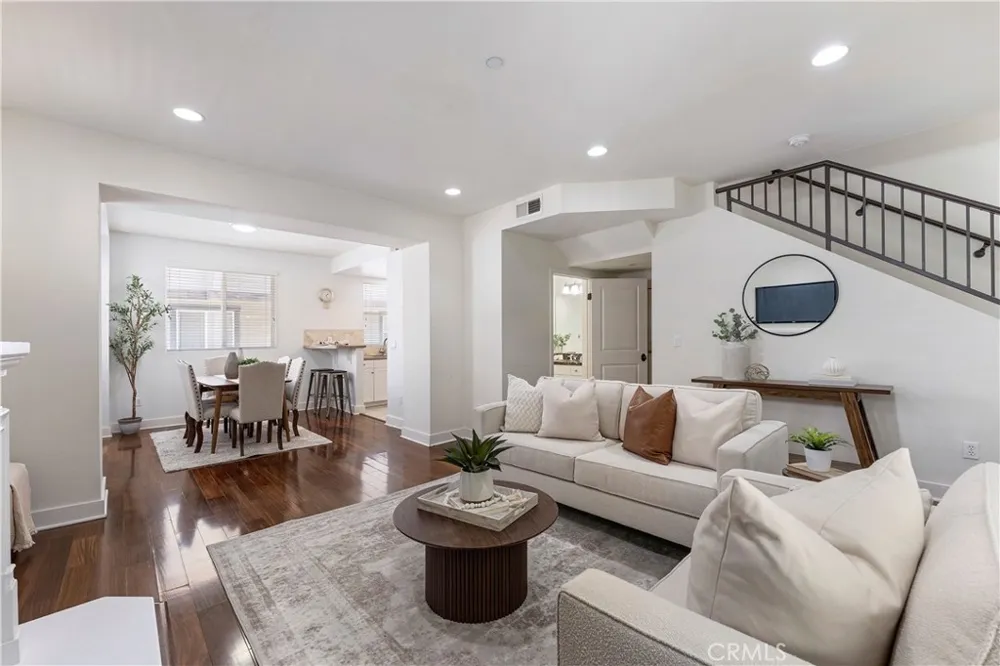 6300 Honolulu #207 La Crescenta, CA 91214