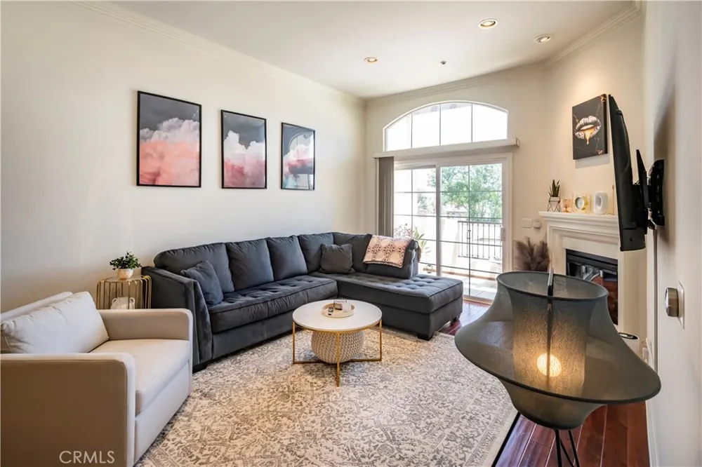 14242 Burbank #307 Sherman Oaks, CA 91401