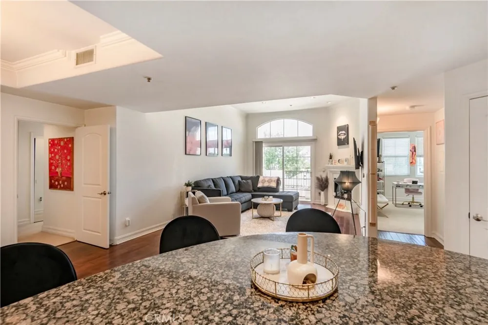 14242 Burbank #307 Sherman Oaks, CA 91401