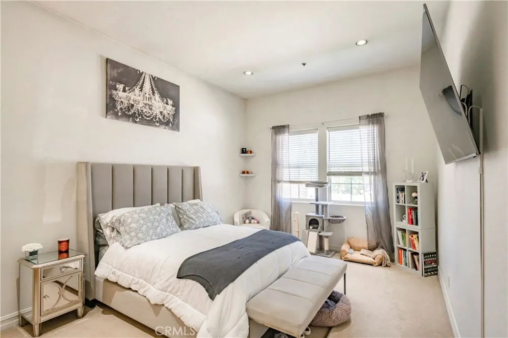 14242 Burbank #307 Sherman Oaks, CA 91401