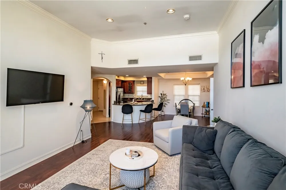 14242 Burbank #307 Sherman Oaks, CA 91401