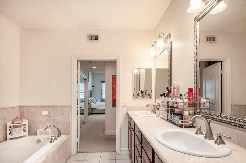 14242 Burbank #307 Sherman Oaks, CA 91401