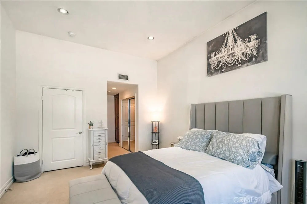 14242 Burbank #307 Sherman Oaks, CA 91401