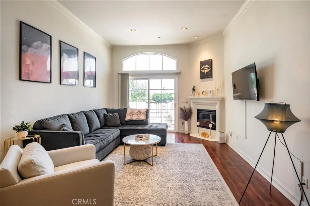 14242 Burbank #307 Sherman Oaks, CA 91401