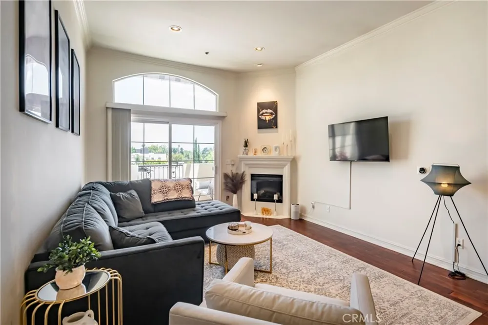 14242 Burbank #307 Sherman Oaks, CA 91401