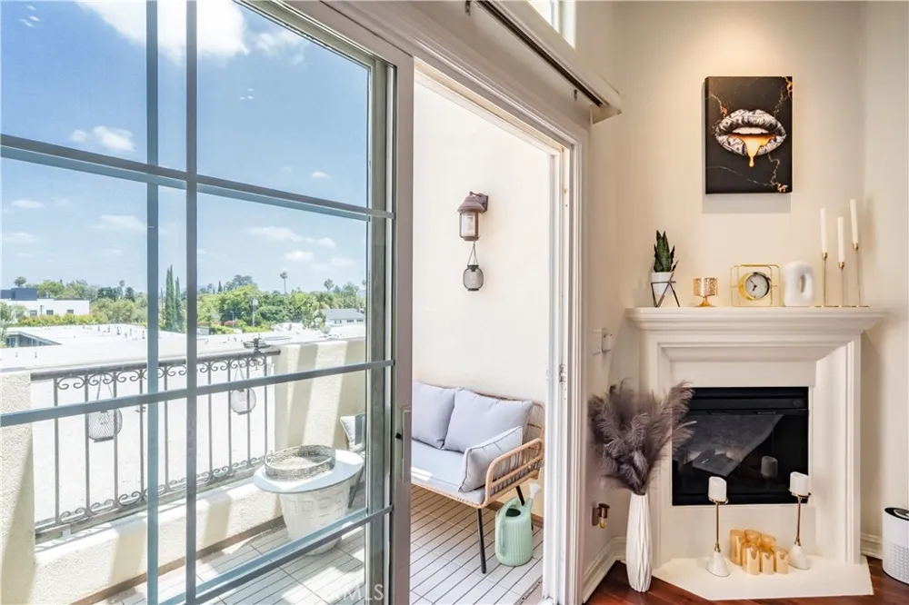 14242 Burbank #307 Sherman Oaks, CA 91401