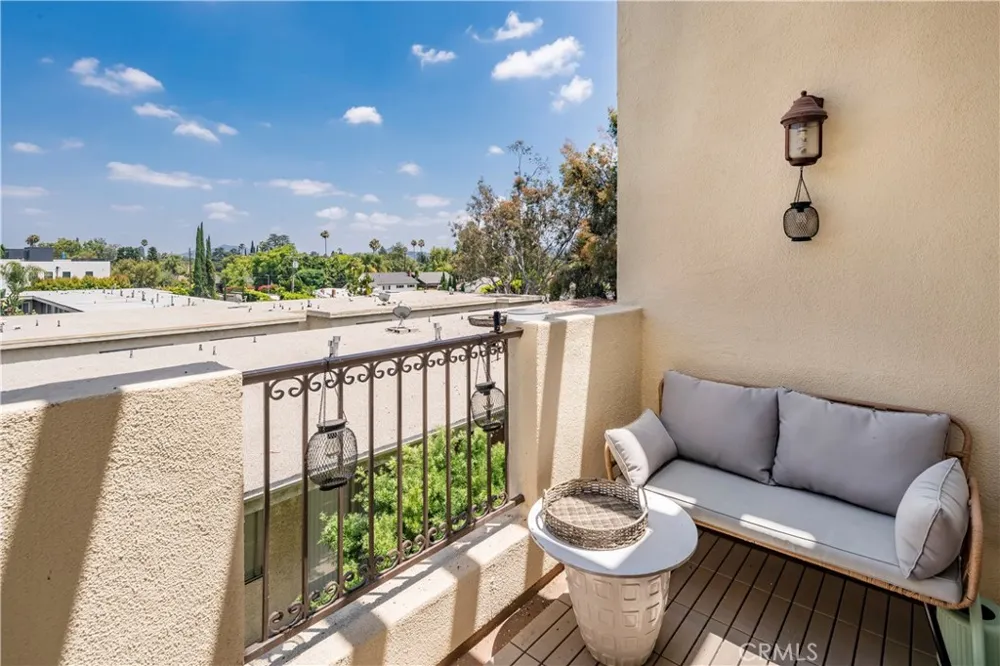 14242 Burbank #307 Sherman Oaks, CA 91401