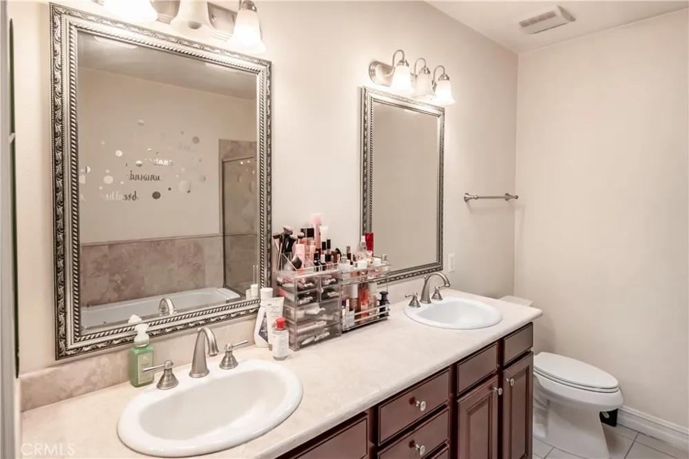 14242 Burbank #307 Sherman Oaks, CA 91401