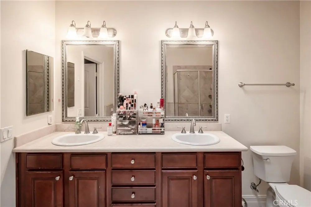14242 Burbank #307 Sherman Oaks, CA 91401