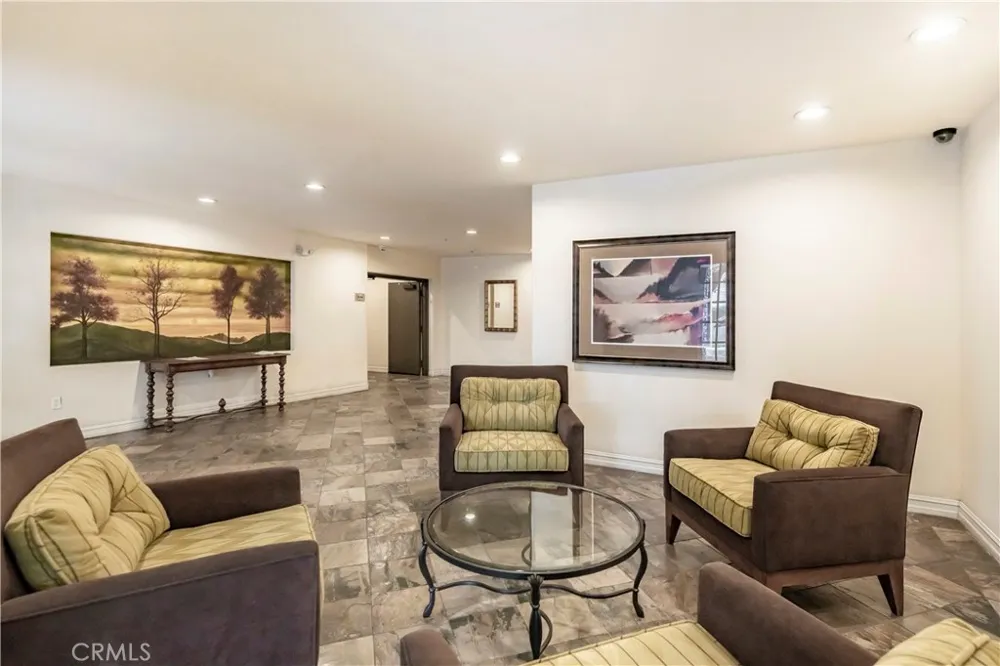 14242 Burbank #307 Sherman Oaks, CA 91401