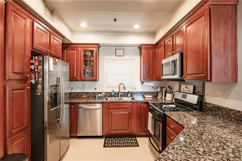 14242 Burbank #307 Sherman Oaks, CA 91401
