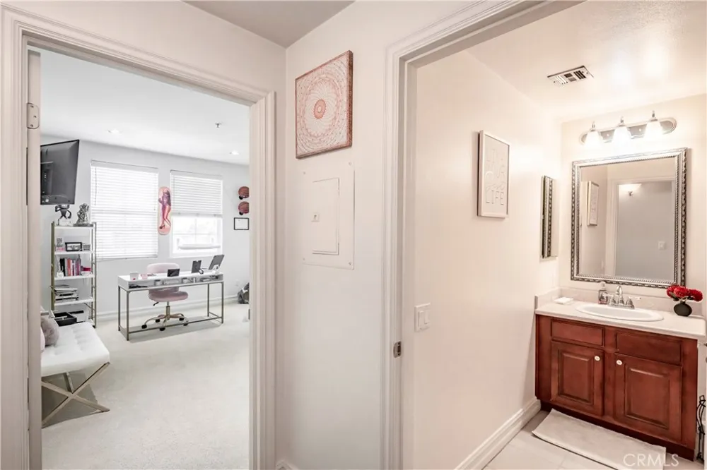 14242 Burbank #307 Sherman Oaks, CA 91401