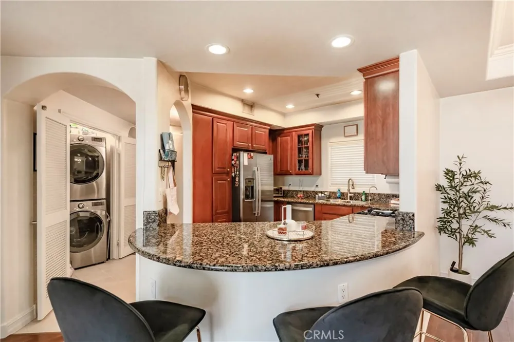 14242 Burbank #307 Sherman Oaks, CA 91401