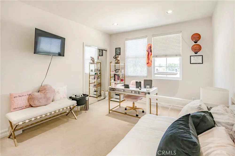 14242 Burbank #307 Sherman Oaks, CA 91401
