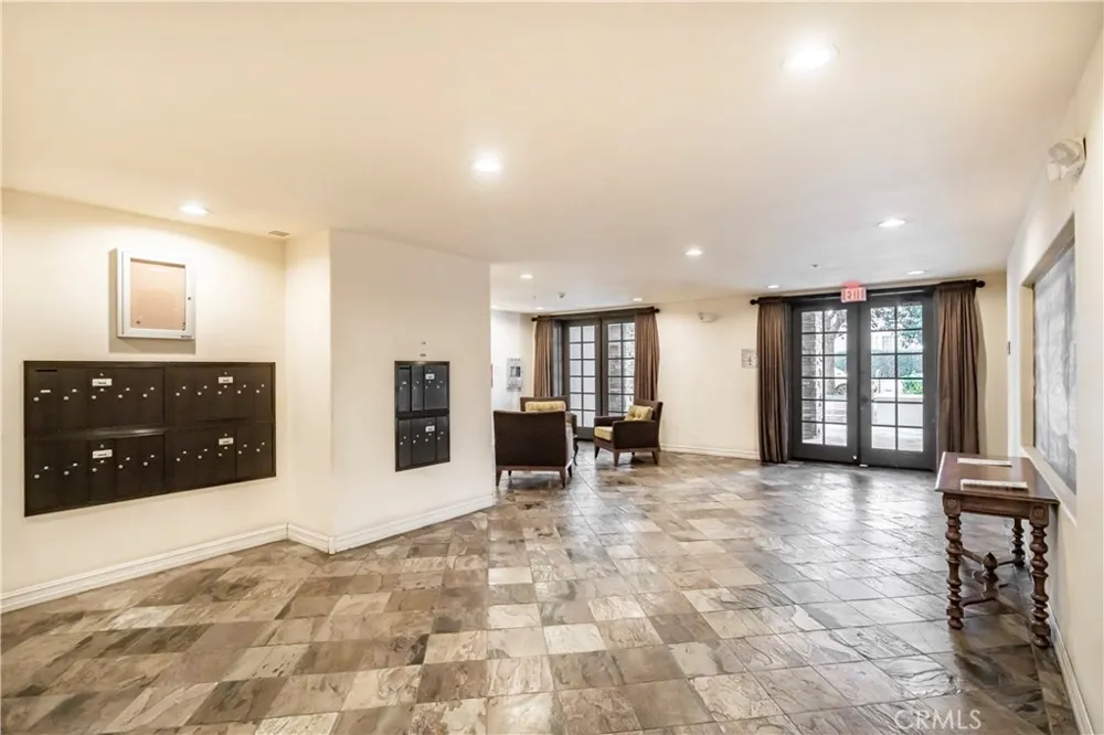 14242 Burbank #307 Sherman Oaks, CA 91401
