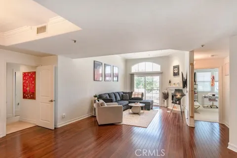 14242 Burbank #307