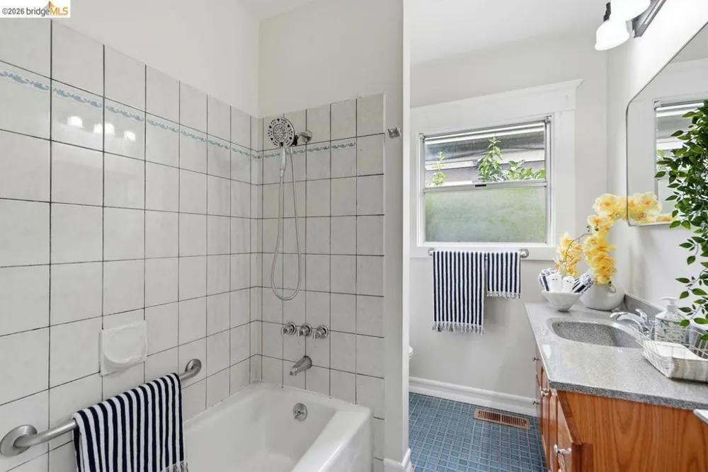 2840 Stanton St Berkeley, CA 94702