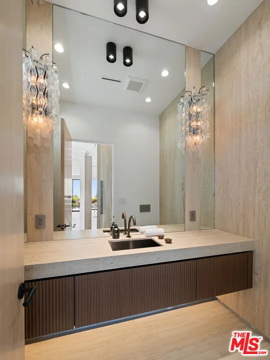 365 Trousdale Place Beverly Hills, CA 90210