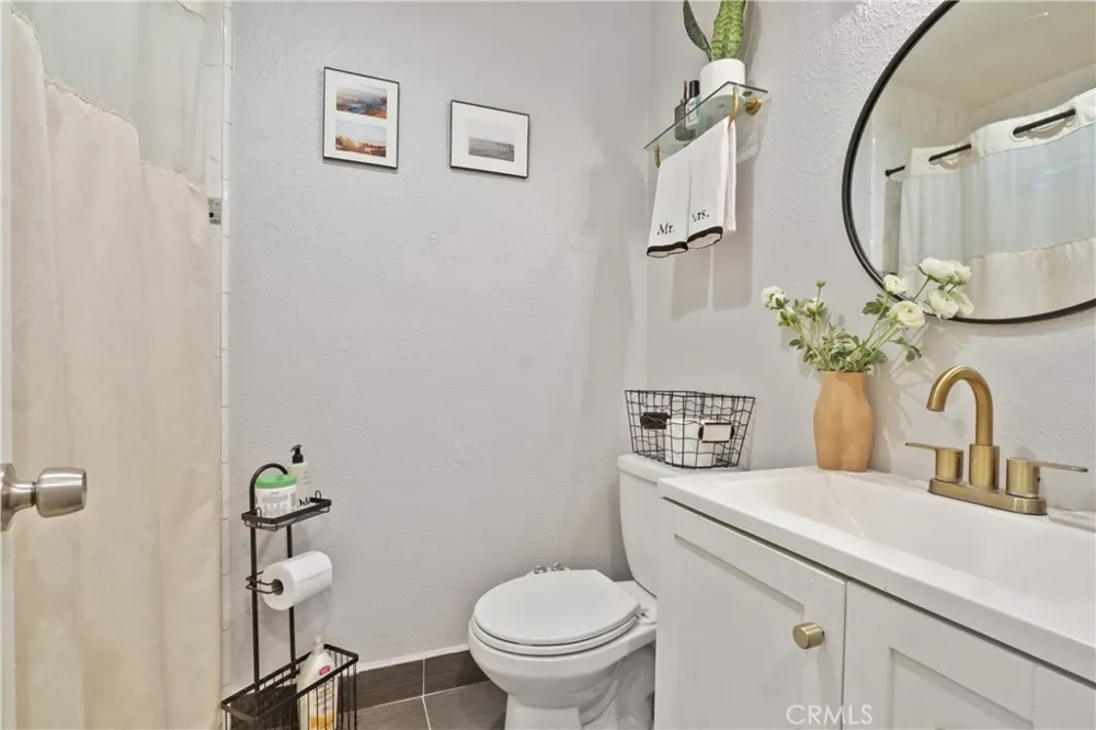 460 Golden #104 Long Beach, CA 90802