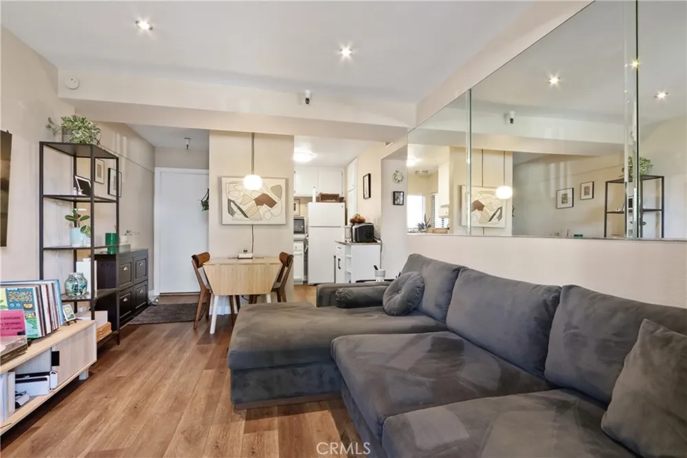 460 Golden #104 Long Beach, CA 90802