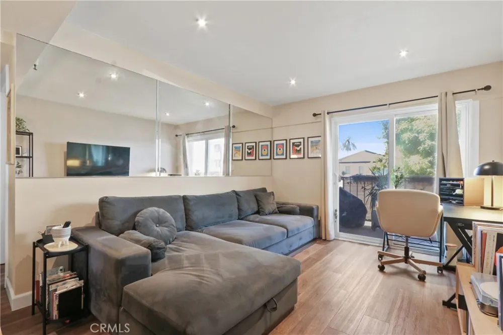460 Golden #104 Long Beach, CA 90802