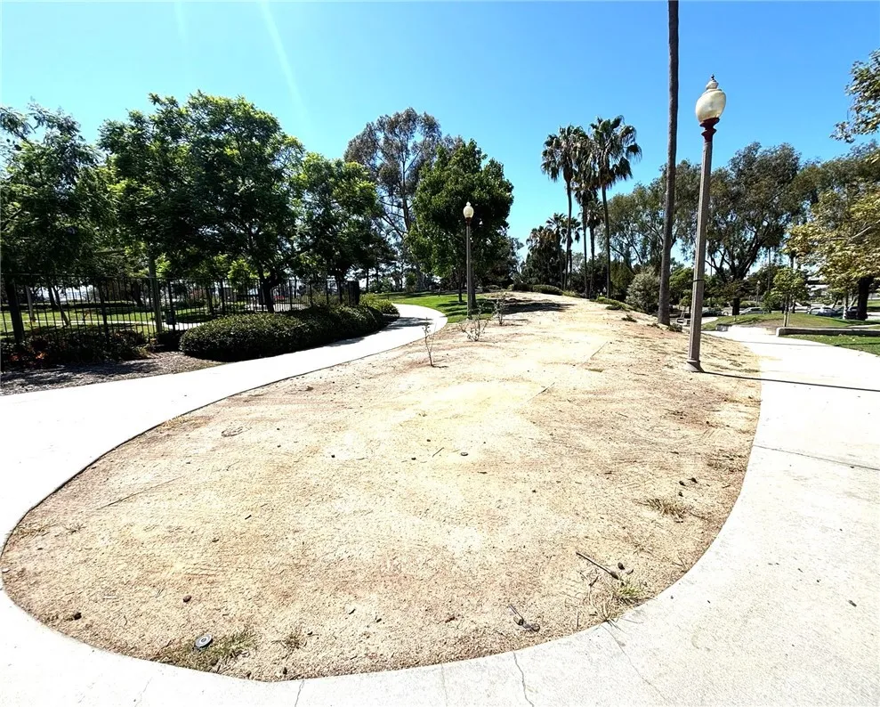 460 Golden #104 Long Beach, CA 90802