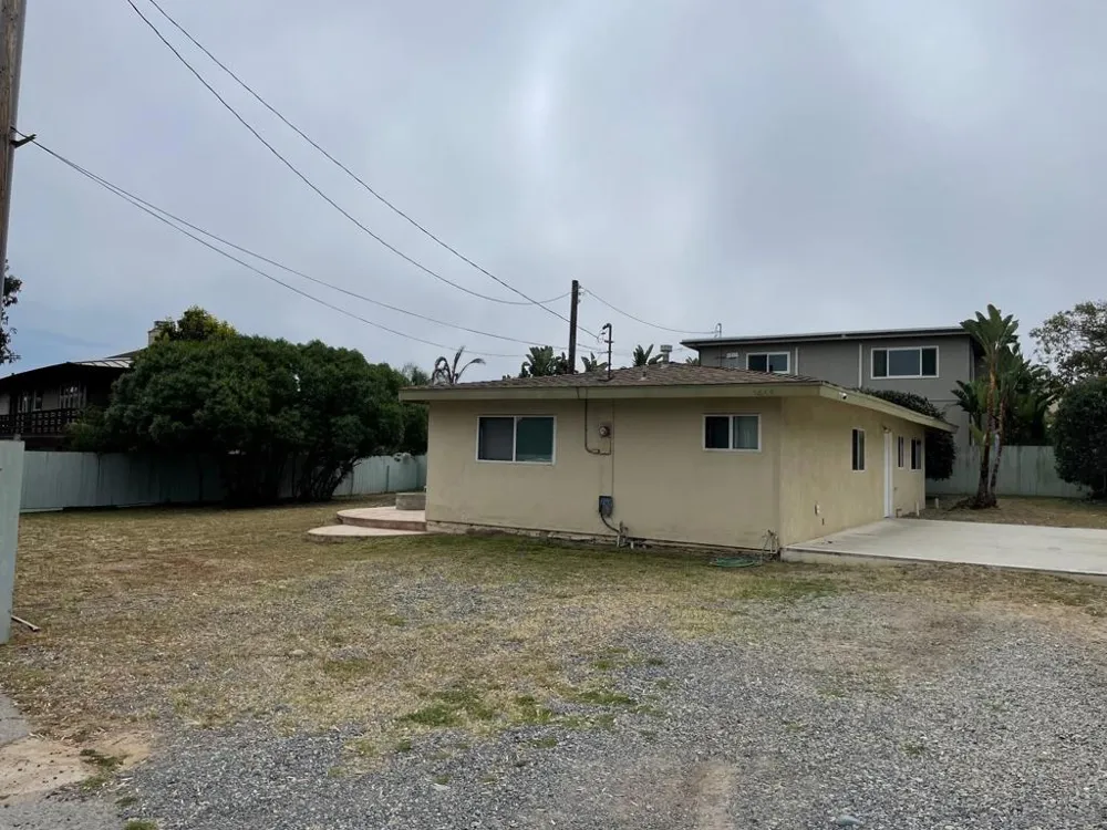1465 Neptune Avenue Encinitas, CA 92024
