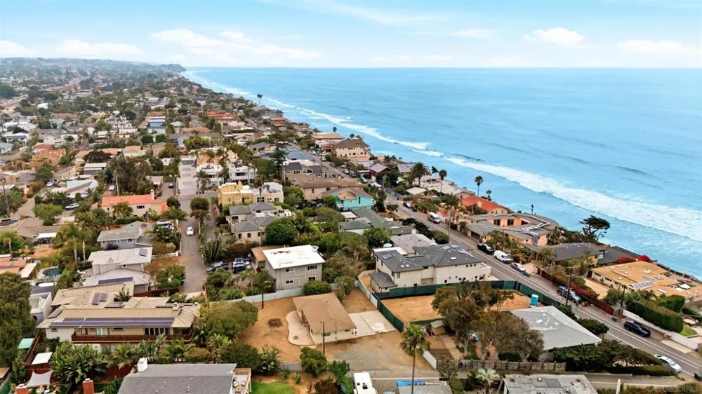 1465 Neptune Avenue Encinitas, CA 92024