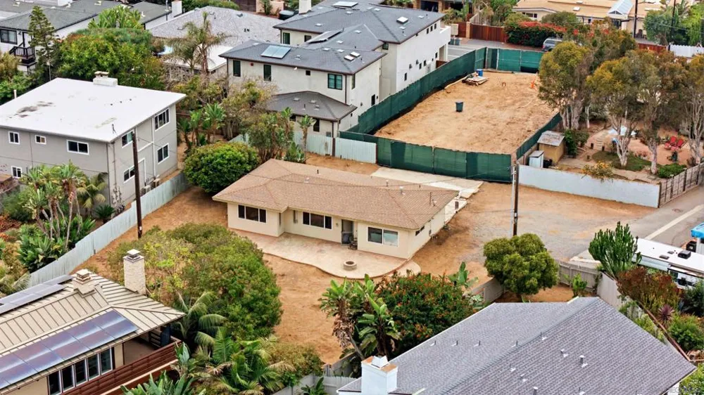 1465 Neptune Avenue Encinitas, CA 92024