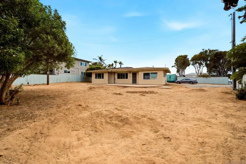 1465 Neptune Avenue Encinitas, CA 92024