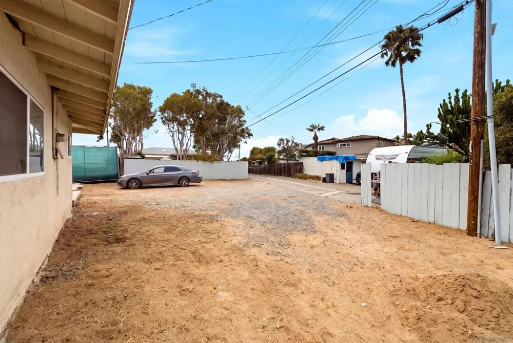 1465 Neptune Avenue Encinitas, CA 92024