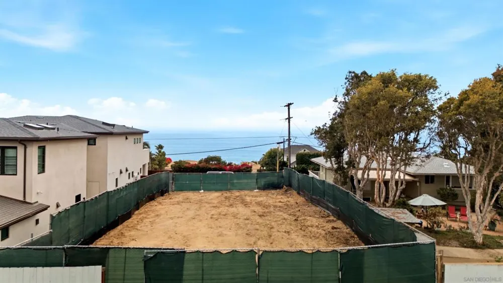 1465 Neptune Avenue Encinitas, CA 92024