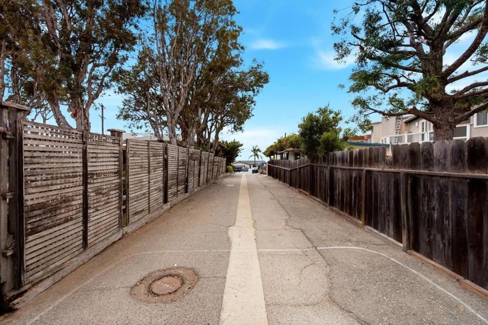 1465 Neptune Avenue Encinitas, CA 92024