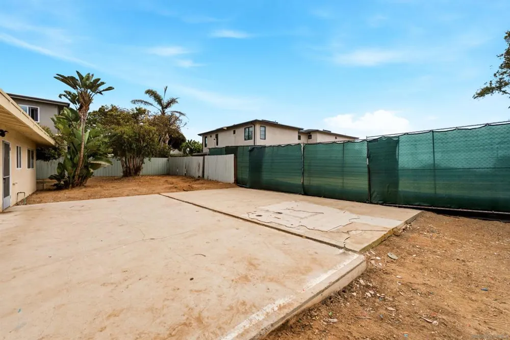 1465 Neptune Avenue Encinitas, CA 92024