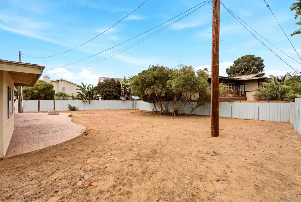 1465 Neptune Avenue Encinitas, CA 92024