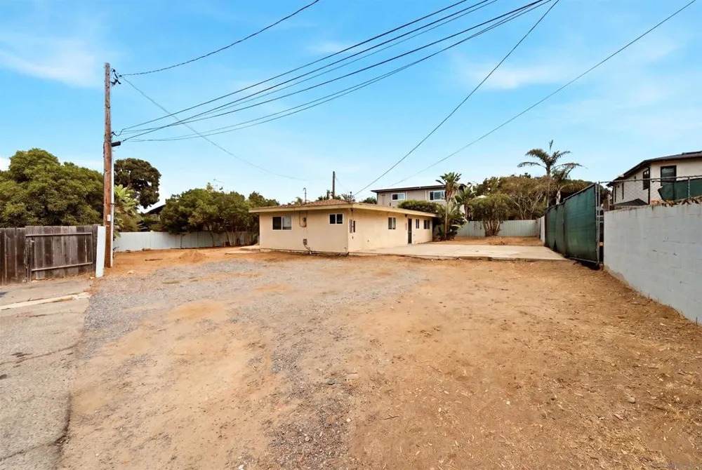 1465 Neptune Avenue Encinitas, CA 92024