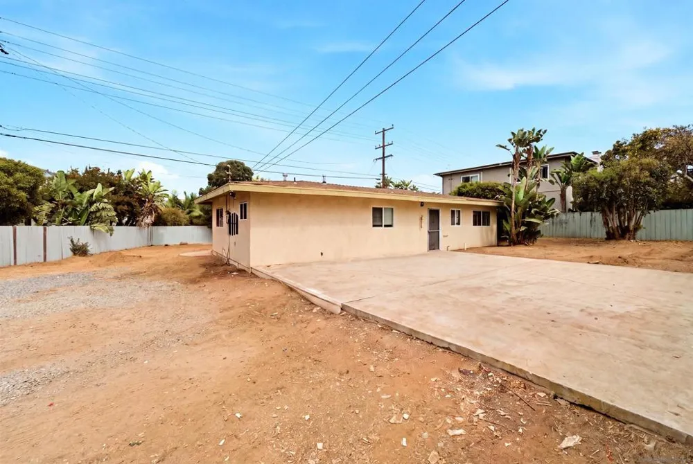 1465 Neptune Avenue Encinitas, CA 92024