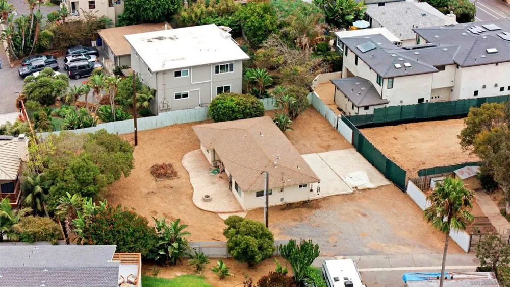 1465 Neptune Avenue Encinitas, CA 92024