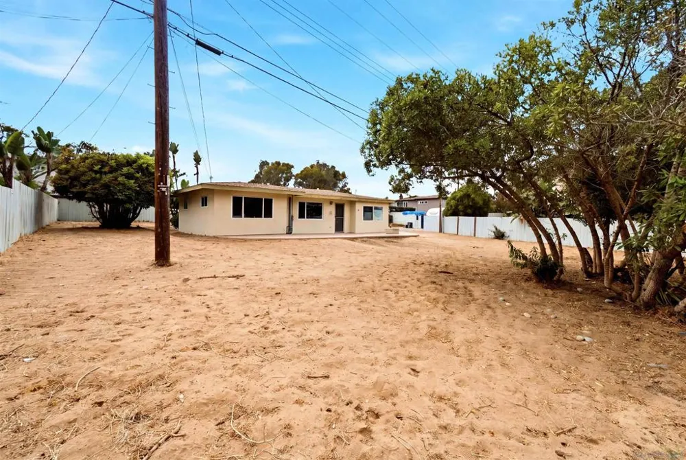 1465 Neptune Avenue Encinitas, CA 92024