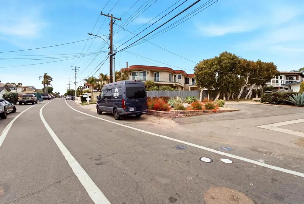1465 Neptune Avenue Encinitas, CA 92024