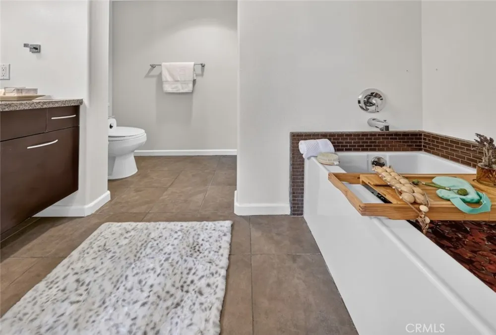 250 First Street #524 Burbank, CA 91502