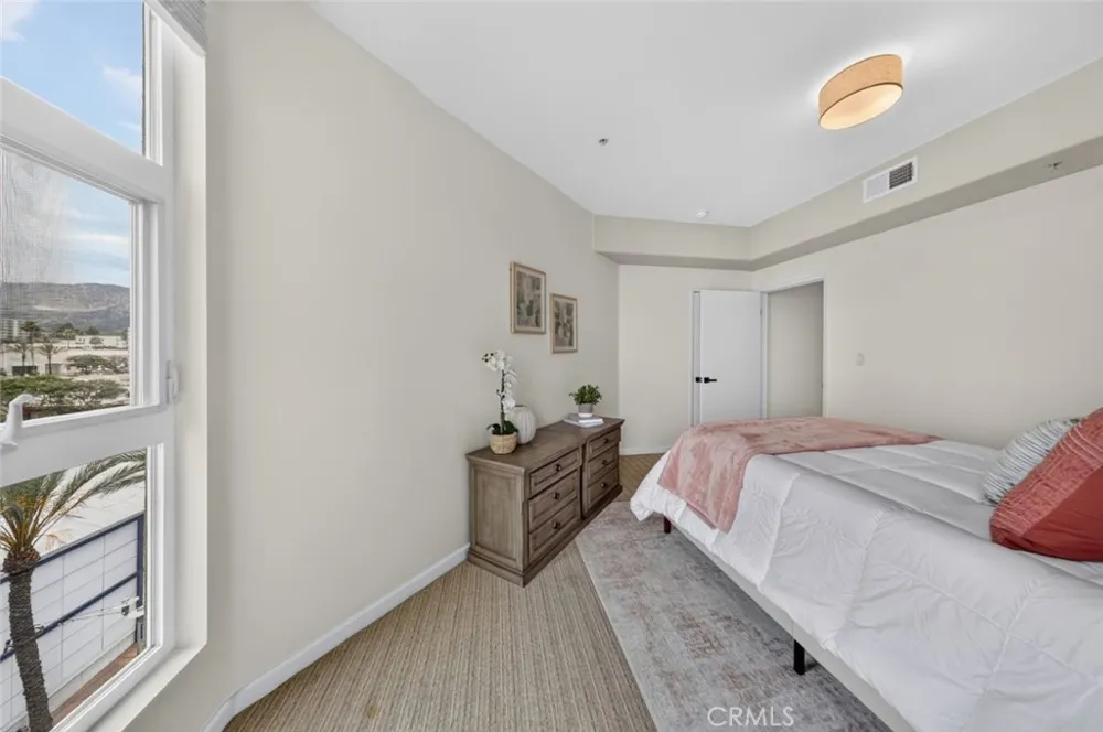 250 First Street #524 Burbank, CA 91502
