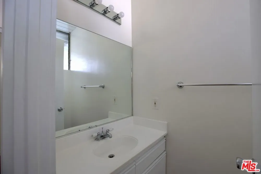 11133 ROSE AVENUE #12 Los Angeles, CA 90034