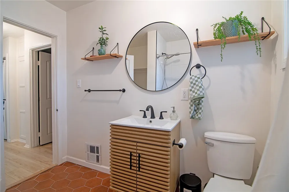 4030 Abourne Road #A Los Angeles, CA 90008