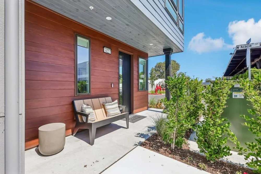 422 Acacia Avenue Palo Alto, CA 94306